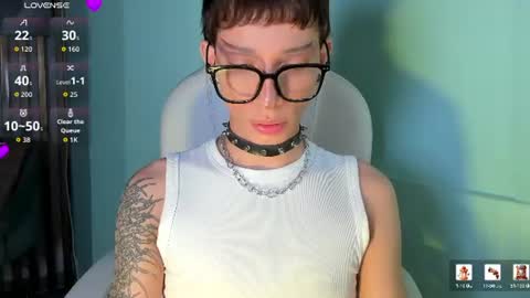 Snapshot of andywiills chatting on 06-17-26, 10:10 Andy online show from 06-17-26, 10:10