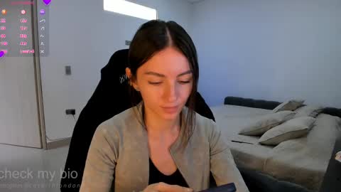      online show from 02-11-25, 02:02