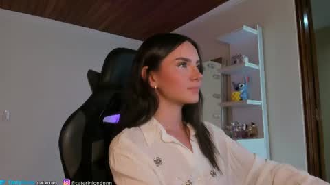 Snapshot of anelisse_ chatting on 07-01-26, 03:52 online show from 07-01-26, 03:52