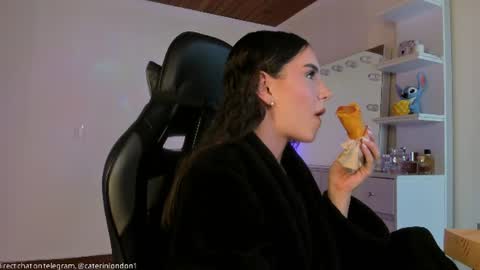 Snapshot of anelisse_ chatting on 07-19-26, 02:48 online show from 07-19-26, 02:48