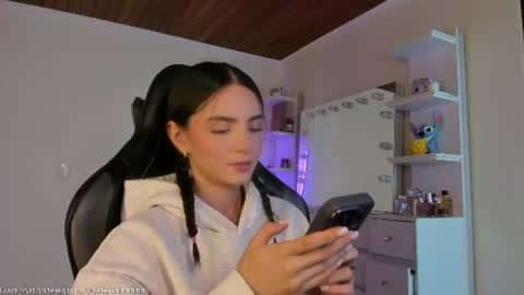 Snapshot of anelisse_ chatting on 07-22-26, 12:35 online show from 07-22-26, 12:35