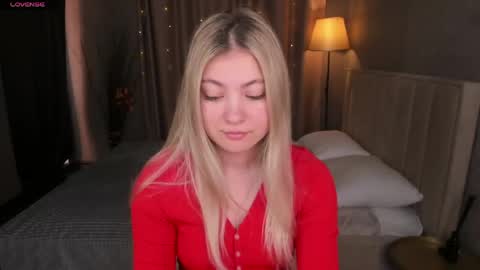 Snapshot of angel__grace chatting on 06-10-26, 12:11 Grace online show from 06-10-26, 12:11