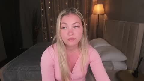 Snapshot of angel__grace chatting on 06-11-26, 02:53 Grace online show from 06-11-26, 02:53