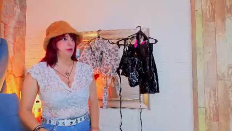 Snapshot of angel__red_ chatting on 06-10-26, 04:01 angel__red_ online show from 06-10-26, 04:01