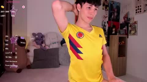Snapshot of angel_bless19 chatting on 06-17-26, 07:59 Angel help me with 100 thumbs up online show from 06-17-26, 07:59