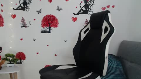 Snapshot of angel_curl chatting on 02-12-25, 07:13 Angel Curl online show from 02-12-25, 07:13