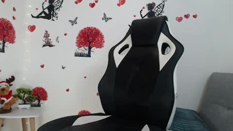 Snapshot of angel_curl chatting on 02-18-25, 01:55 Angel Curl online show from 02-18-25, 01:55