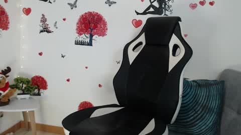 Snapshot of angel_curl chatting on 02-20-25, 02:40 Angel Curl online show from 02-20-25, 02:40