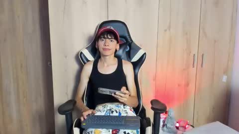 Snapshot of angel_dustt1 chatting on 06-10-26, 08:30 angel_dustt1 online show from 06-10-26, 08:30