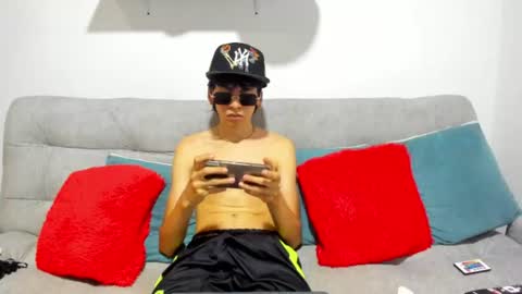 Snapshot of angel_dustt1 chatting on 06-25-26, 08:24 angel_dustt1 online show from 06-25-26, 08:24