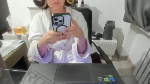 angel_lee__ online show from 01-24-25, 04:28