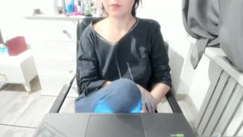 angel_lee__ online show from 02-11-25, 04:02