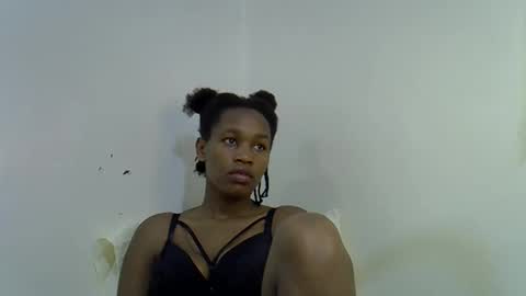 angel_mia5 online show from 11-28-25, 01:52
