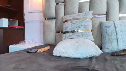 Nicolle  online show from 03-06-25, 05:43