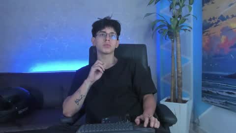 Snapshot of angel_scott2 chatting on 03-02-26, 11:28 angel_scott2 online show from 03-02-26, 11:28