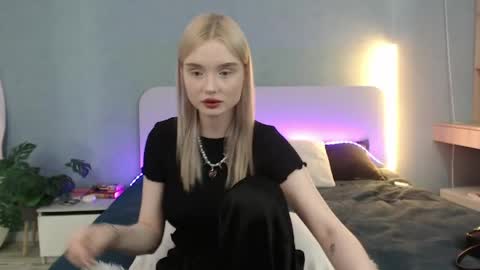 Snapshot of angel_share chatting on 05-06-26, 12:30 Angela online show from 05-06-26, 12:30
