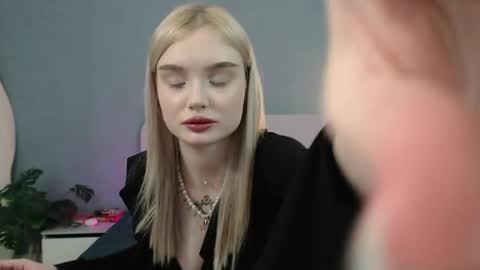 Snapshot of angel_share chatting on 05-10-26, 06:07 Angela online show from 05-10-26, 06:07
