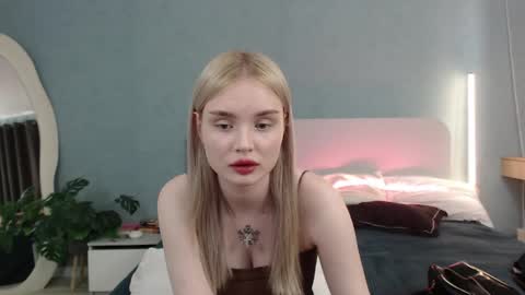 Snapshot of angel_share chatting on 06-02-26, 06:15 Angela online show from 06-02-26, 06:15
