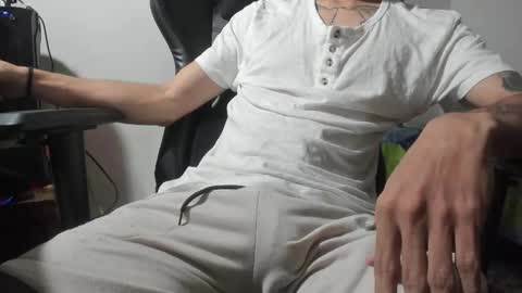 Snapshot of angel_straight chatting on 11-12-25, 05:46 angel_straight online show from 11-12-25, 05:46