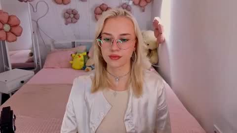 Snapshot of angel_tessa chatting on 06-19-26, 01:15 Angelica online show from 06-19-26, 01:15