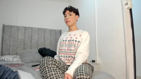 Snapshot of angel_villarreal chatting on 12-15-24, 04:51 Angel online show from 12-15-24, 04:51