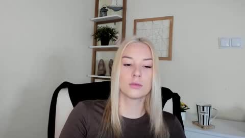 Angela online show from 02-06-26, 07:02