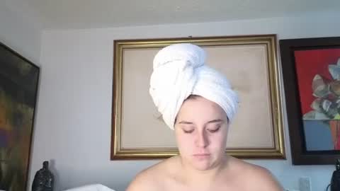 Snapshot of angelamax1 chatting on 06-12-26, 12:04 Max y Angela independent model online show from 06-12-26, 12:04