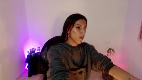 Snapshot of angele_johnson chatting on 06-21-26, 09:17 angele online show from 06-21-26, 09:17