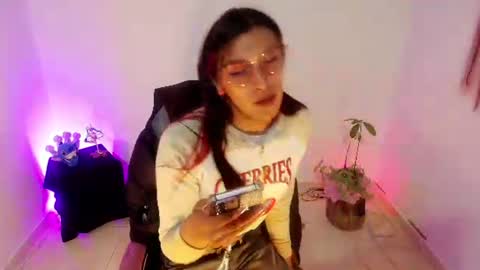Snapshot of angele_johnson chatting on 06-24-26, 06:18 angele online show from 06-24-26, 06:18