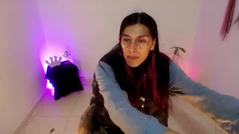Snapshot of angele_johnson chatting on 06-29-26, 05:02 angele online show from 06-29-26, 05:02
