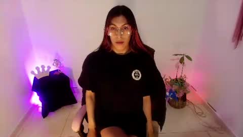 Snapshot of angele_johnson chatting on 07-13-26, 06:11 angele online show from 07-13-26, 06:11