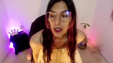 Snapshot of angele_johnson chatting on 07-14-26, 06:24 angele online show from 07-14-26, 06:24