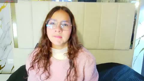 Snapshot of angeles_azul chatting on 06-16-26, 01:36 angel online show from 06-16-26, 01:36