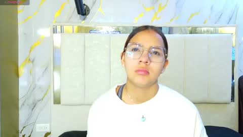 Snapshot of angeles_azul chatting on 06-25-26, 12:31 angel online show from 06-25-26, 12:31