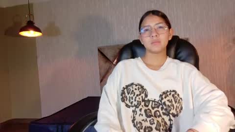 Snapshot of angeles_azul chatting on 06-30-26, 12:17 angel online show from 06-30-26, 12:17