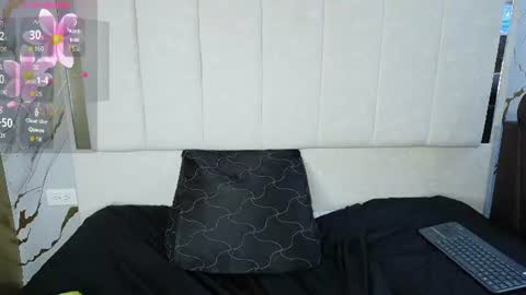 Snapshot of angeles_azul chatting on 07-01-26, 12:23 angel online show from 07-01-26, 12:23