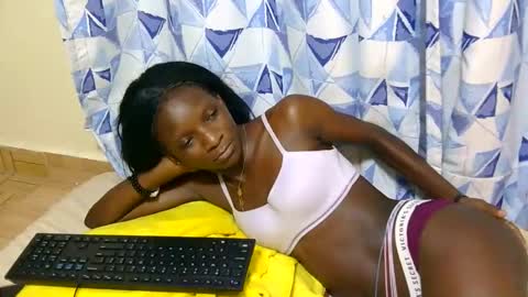 Snapshot of angelgoddess32 chatting on 05-25-26, 08:15 Angie online show from 05-25-26, 08:15