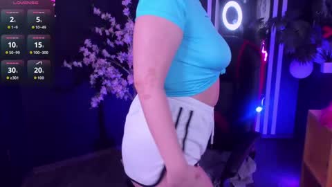 Snapshot of angelic_coy chatting on 06-01-26, 11:01 Angelic beauty online show from 06-01-26, 11:01
