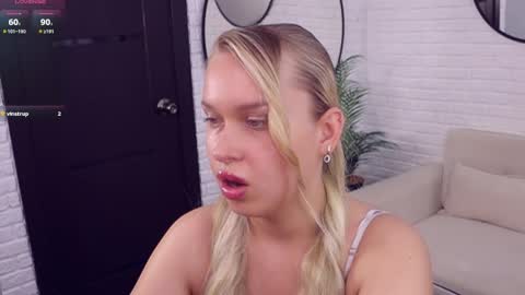 Snapshot of angelic_coy chatting on 06-07-26, 11:25 Angelic beauty online show from 06-07-26, 11:25