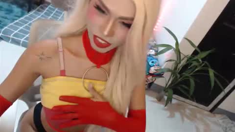 Snapshot of angelic_face_808 chatting on 05-08-26, 01:00 DIVINE ANGEL online show from 05-08-26, 01:00