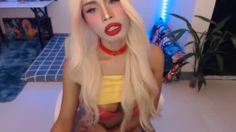 Snapshot of angelic_face_808 chatting on 05-09-26, 11:32 DIVINE ANGEL online show from 05-09-26, 11:32