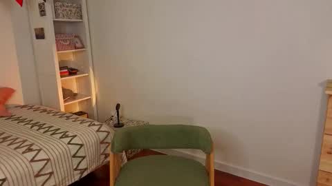 Snapshot of angelic_look chatting on 01-08-26, 04:04 Daniel online show from 01-08-26, 04:04