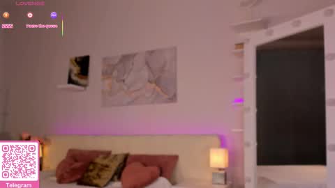 Snapshot of angelic_pricess chatting on 03-10-26, 01:21 Emma online show from 03-10-26, 01:21