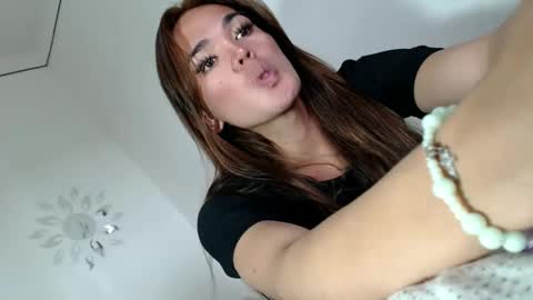 Yhanna online show from 12-15-24, 05:56