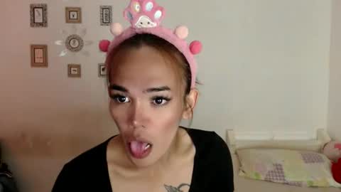 Yhanna online show from 10-25-25, 12:02