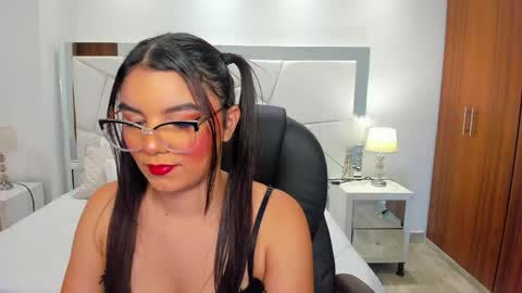 Snapshot of angelica_moon1 chatting on 05-20-26, 08:15 Angelica Moon online show from 05-20-26, 08:15