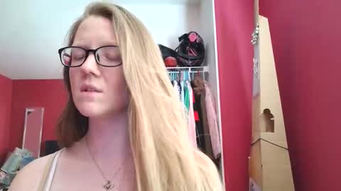 Snapshot of angelicangel3 chatting on 04-21-26, 01:42 AngelicAngel online show from 04-21-26, 01:42