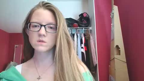 Snapshot of angelicangel3 chatting on 04-25-26, 05:43 AngelicAngel online show from 04-25-26, 05:43