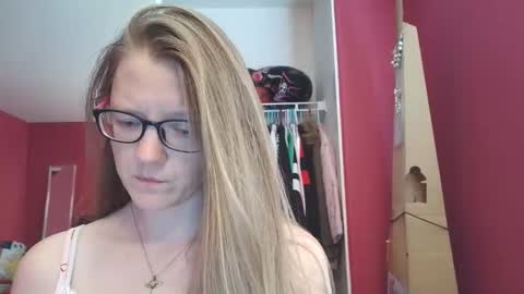 Snapshot of angelicangel3 chatting on 05-11-26, 07:44 AngelicAngel online show from 05-11-26, 07:44
