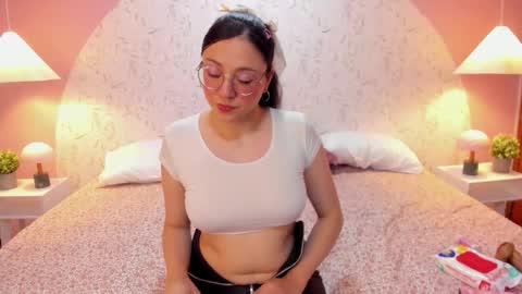 Snapshot of angelie_rosebrm chatting on 02-24-26, 01:03 Angelica online show from 02-24-26, 01:03